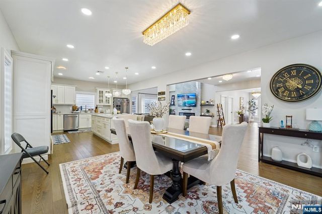 24 Holmes Lane, Wayne, NJ 07470