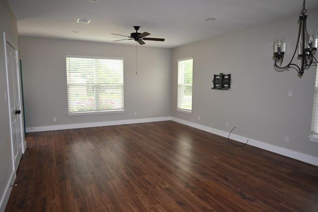 215 E 8th ST, Elgin, TX 78621