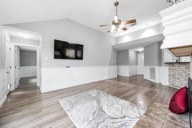 305 Seacrest Boulevard, League City, TX 77573