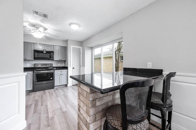305 Seacrest Boulevard, League City, TX 77573
