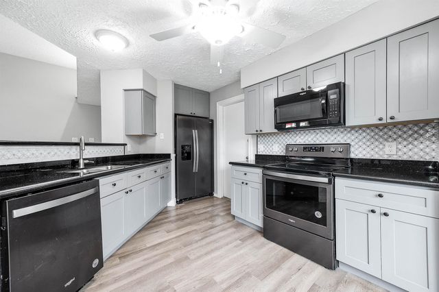 305 Seacrest Boulevard, League City, TX 77573
