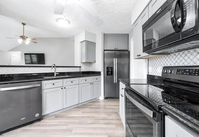 305 Seacrest Boulevard, League City, TX 77573