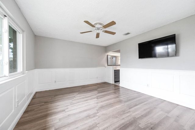 305 Seacrest Boulevard, League City, TX 77573