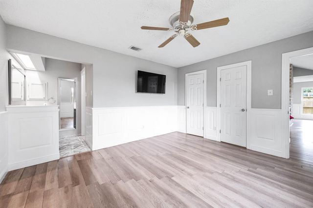 305 Seacrest Boulevard, League City, TX 77573