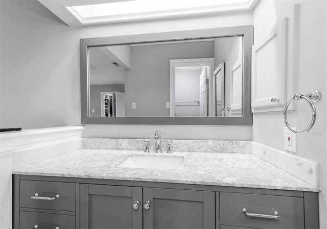 305 Seacrest Boulevard, League City, TX 77573