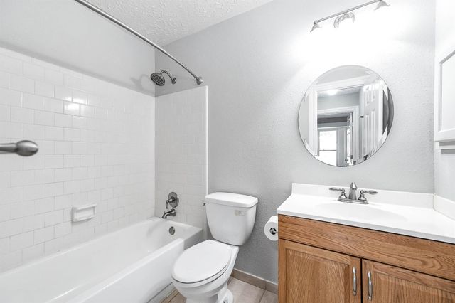 305 Seacrest Boulevard, League City, TX 77573