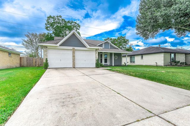 305 Seacrest Boulevard, League City, TX 77573