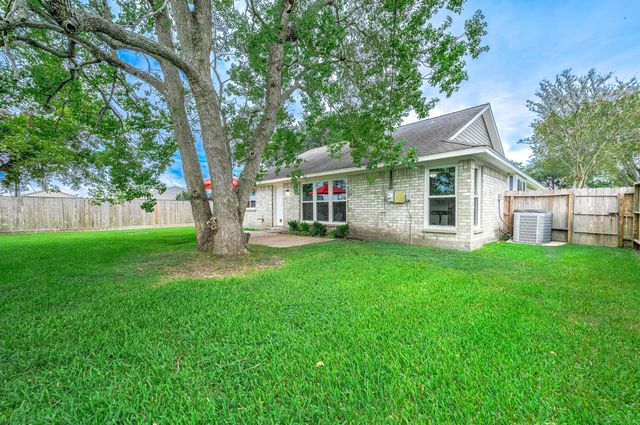 305 Seacrest Boulevard, League City, TX 77573
