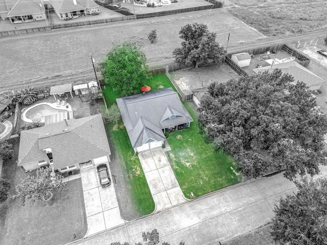 305 Seacrest Boulevard, League City, TX 77573