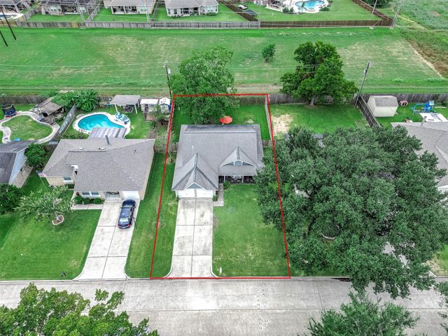 305 Seacrest Boulevard, League City, TX 77573