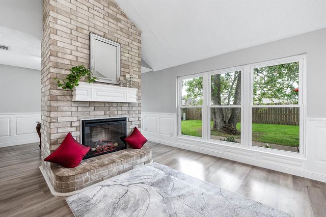 305 Seacrest Boulevard, League City, TX 77573