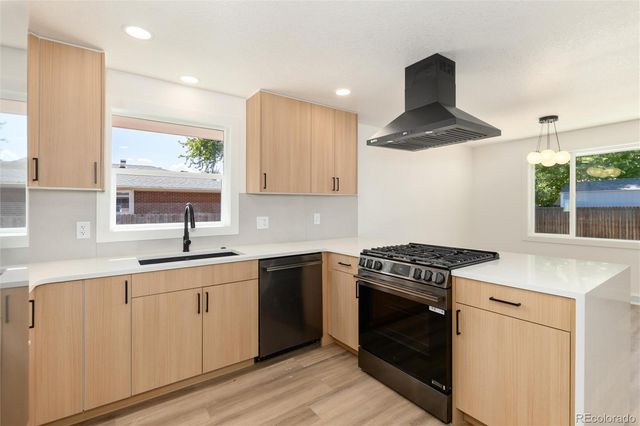 6885 Oak Way, Arvada, CO 80004
