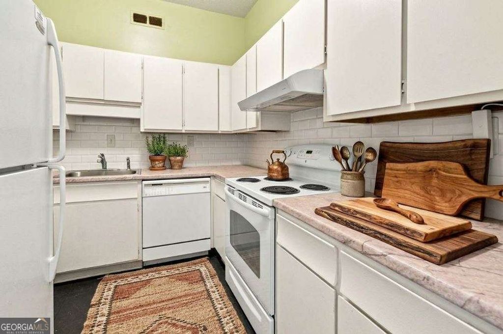 3060 Pharr Court North NW 207, Atlanta, GA 30305 — photo 5