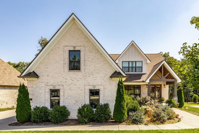 1221 Ben Forkum Dr, Lebanon, TN 37087