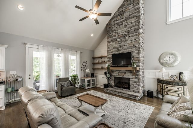 1221 Ben Forkum Dr, Lebanon, TN 37087
