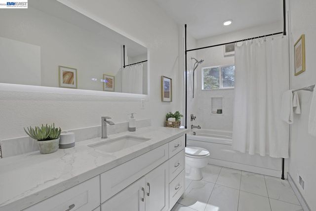 6956 Sayre Drive, Oakland, CA 94611