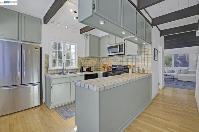 6956 Sayre Drive, Oakland, CA 94611