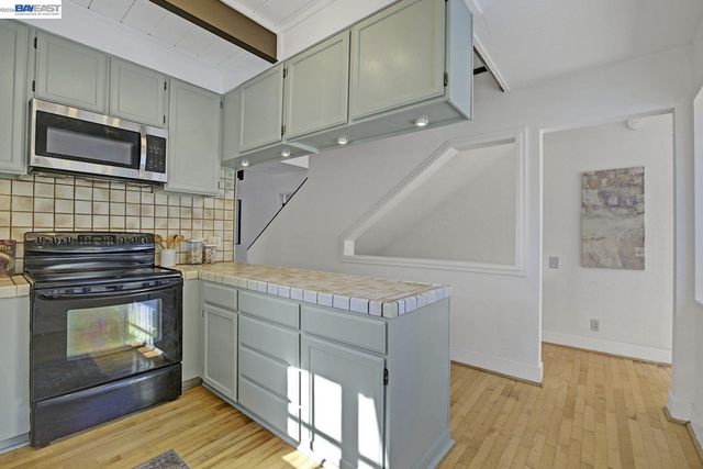 6956 Sayre Drive, Oakland, CA 94611