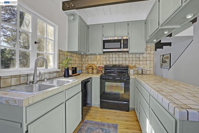 6956 Sayre Drive, Oakland, CA 94611