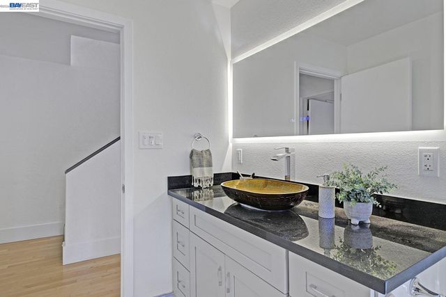 6956 Sayre Drive, Oakland, CA 94611