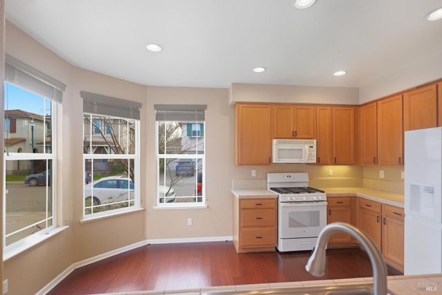 2438 Sheldon Dr, Fairfield, CA 94533