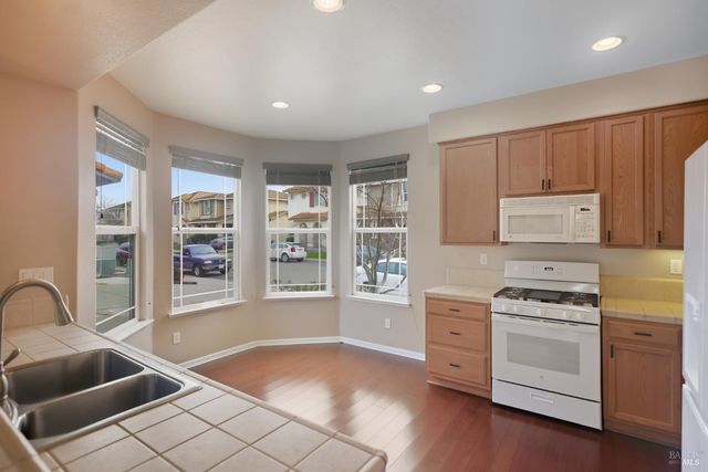 2438 Sheldon Dr, Fairfield, CA 94533