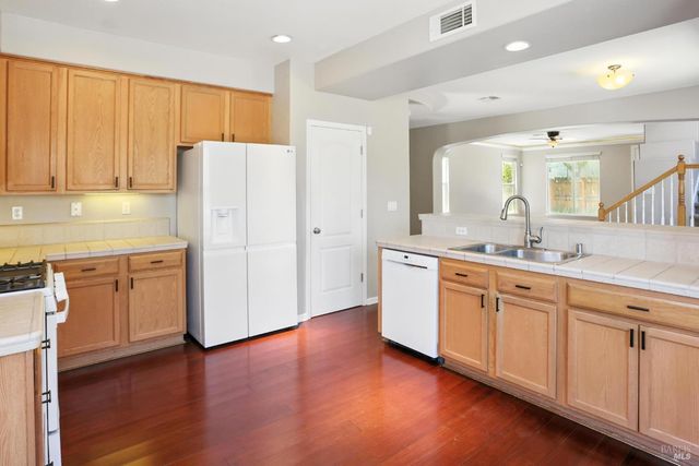 2438 Sheldon Dr, Fairfield, CA 94533