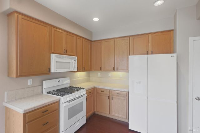 2438 Sheldon Dr, Fairfield, CA 94533