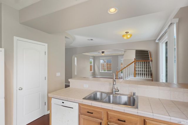 2438 Sheldon Dr, Fairfield, CA 94533