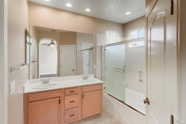 2438 Sheldon Dr, Fairfield, CA 94533