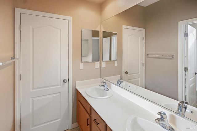 2438 Sheldon Dr, Fairfield, CA 94533