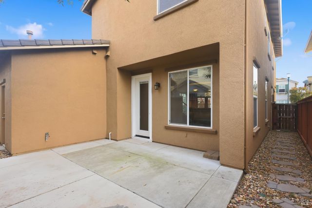 2438 Sheldon Dr, Fairfield, CA 94533