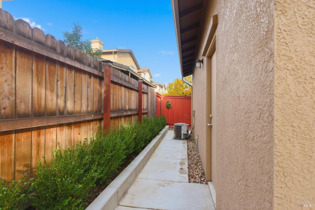 2438 Sheldon Dr, Fairfield, CA 94533