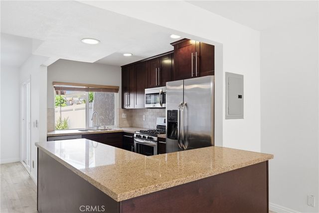 54 Oval Road, Irvine, CA 92604