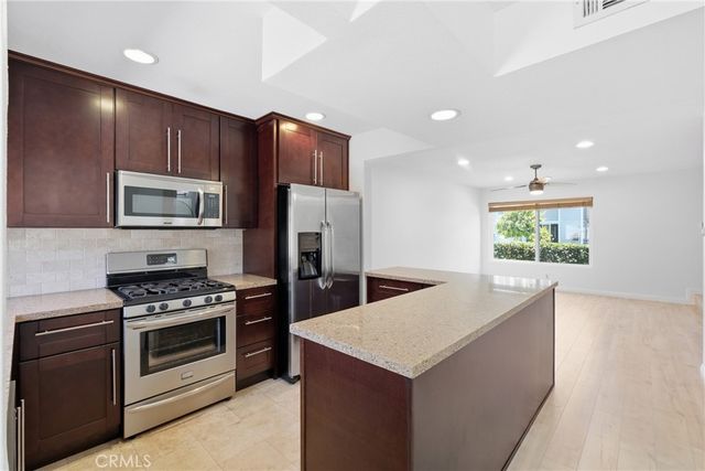 54 Oval Road, Irvine, CA 92604