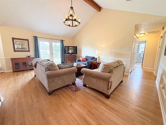 419 Narcissus Street, Lake Jackson, TX 77566