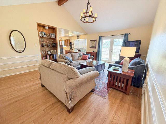 419 Narcissus Street, Lake Jackson, TX 77566