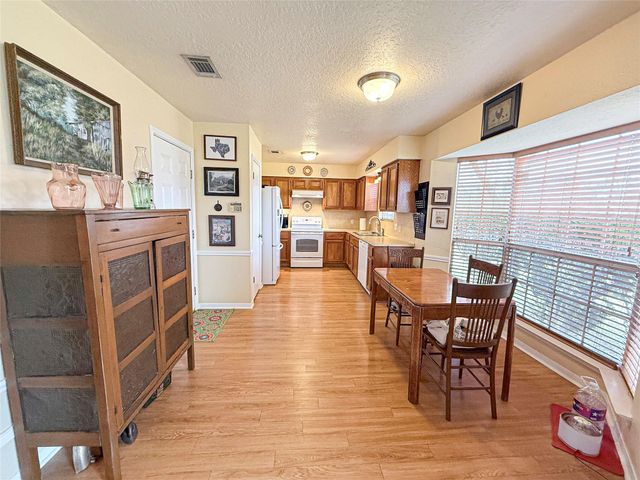 419 Narcissus Street, Lake Jackson, TX 77566