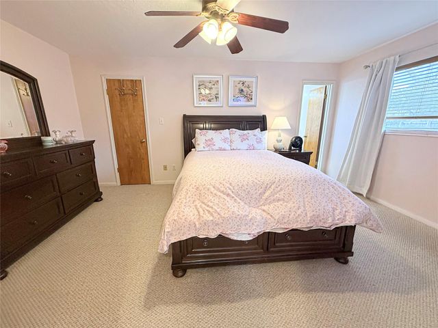 419 Narcissus Street, Lake Jackson, TX 77566