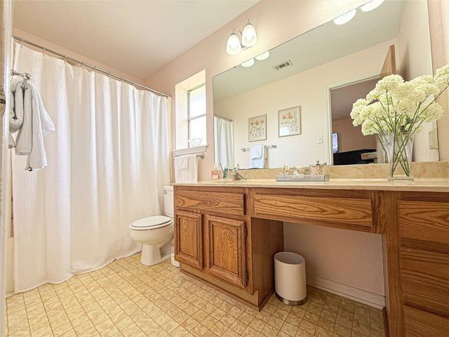 419 Narcissus Street, Lake Jackson, TX 77566