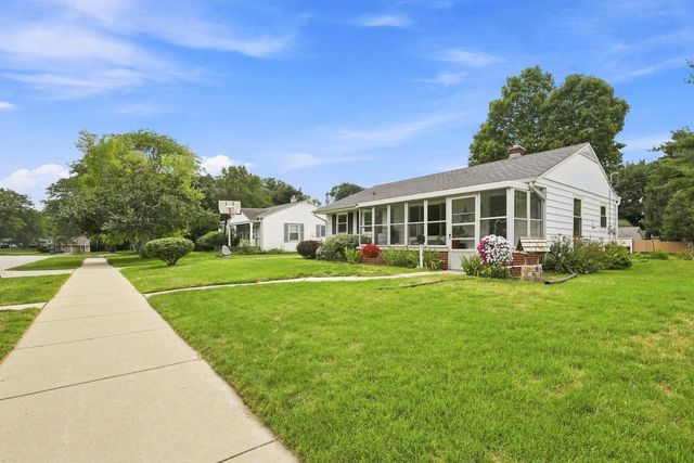 W169N8609 Sheridan DRIVE, Menomonee Falls, WI 53051