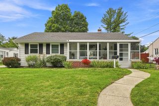 W169N8609 Sheridan DRIVE, Menomonee Falls, WI 53051