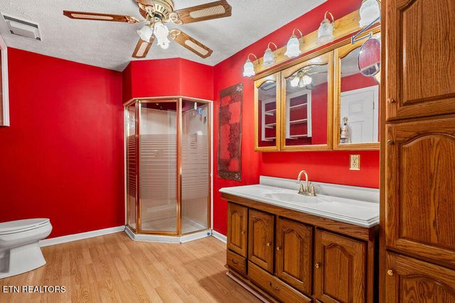 169 Adcock Hollow Rd, Harriman, TN 37748