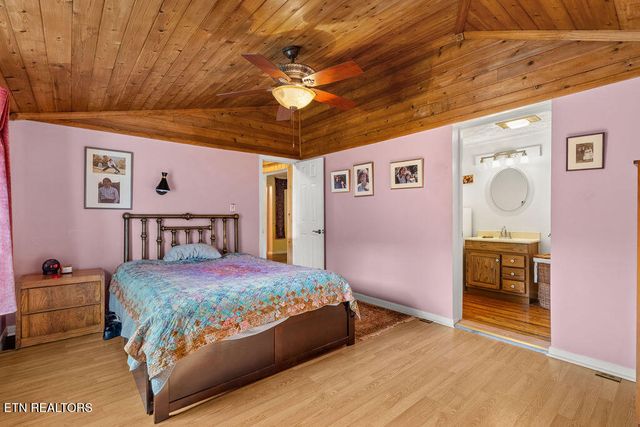 169 Adcock Hollow Rd, Harriman, TN 37748