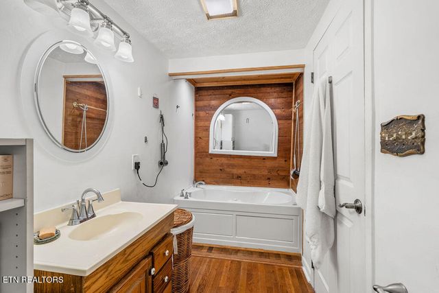 169 Adcock Hollow Rd, Harriman, TN 37748