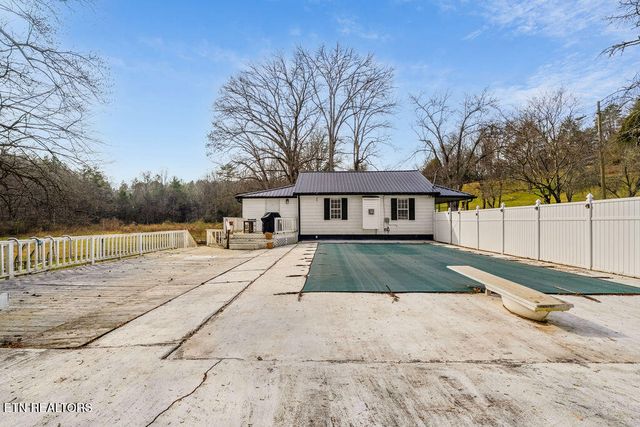 169 Adcock Hollow Rd, Harriman, TN 37748