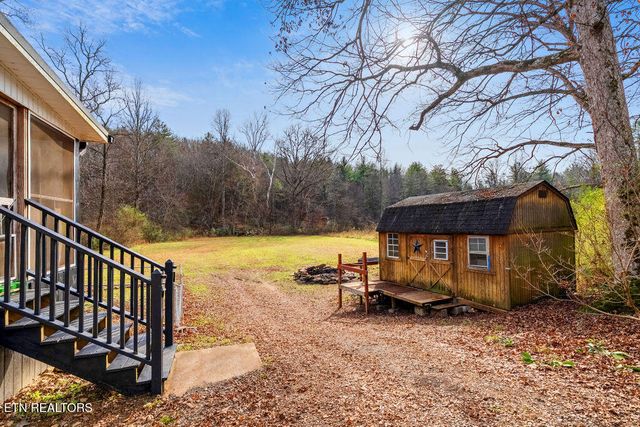 169 Adcock Hollow Rd, Harriman, TN 37748