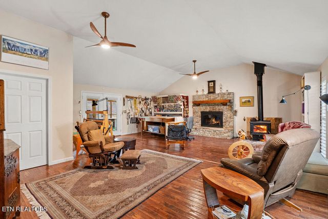 169 Adcock Hollow Rd, Harriman, TN 37748