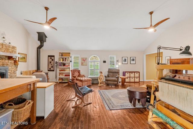 169 Adcock Hollow Rd, Harriman, TN 37748