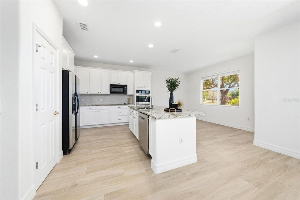 Image 13 of property listing at 9920 CHORLTON CIRCLE, Orlando, FL 32832